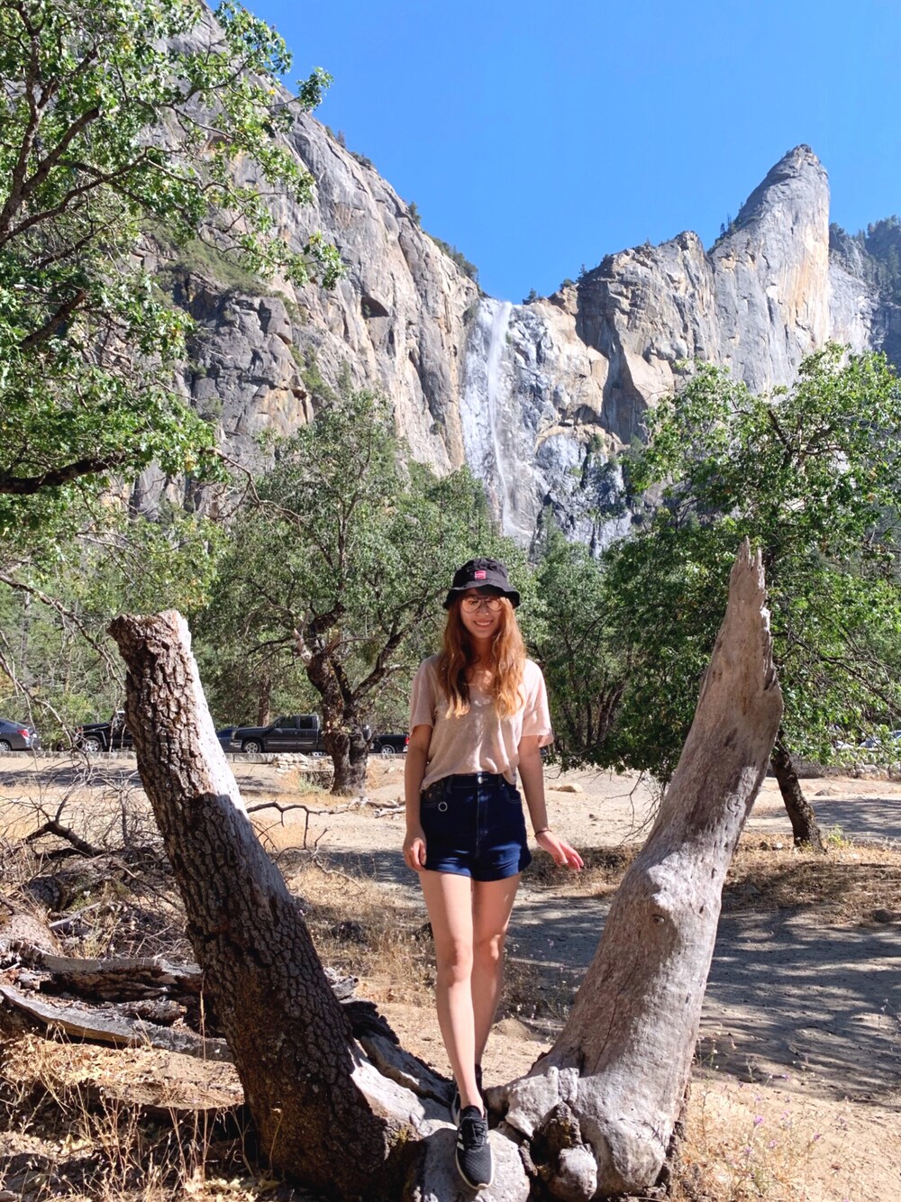 「YOSEMITE、summer、BUCKET HAT、highwaist、shorts、classic、vintage、casual、adidas、Sunglasses」｜「ZARAのアイテム（シャツ/ブラウス、ベージュ系）」を使った、Courtney.Cさん（レディース・160cm）の秋コーディネートの1枚目の写真