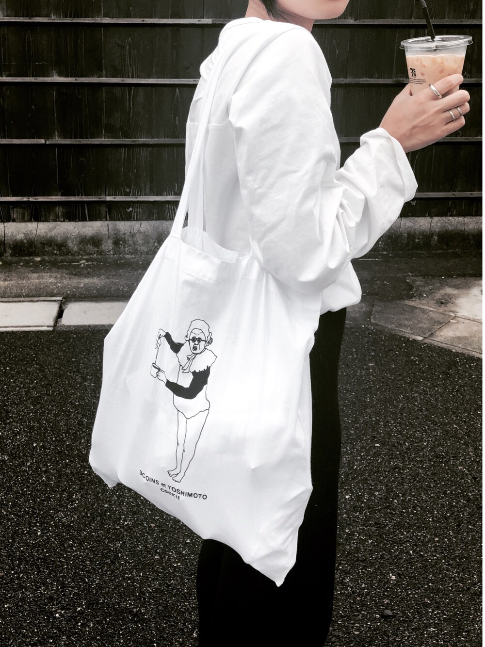 「プチプラコーデ、3coins、3COINS×yoshimoto、クゥちゃん、野性爆弾、ACNE、AcneStudios、アクネ、ザラ、ZARA」｜「ACNEのアイテム（Tシャツ/カットソー、ホワイト系）」を使った、YURI NAKAMURAさん（レディース・159cm）の秋コーディネートの1枚目の写真