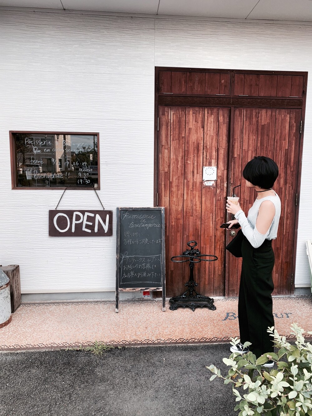 「outfit、ZARA、converse、Maison Margiela、MM6、シンプル、お洒落さんとつながりたい、スニーカー、プチプラ、モノトーンコーデ」｜「ZARAのアイテム（スラックス、ブラック系）」を使った、YURI NAKAMURAさん（レディース・159cm）の冬コーディネートの1枚目の写真