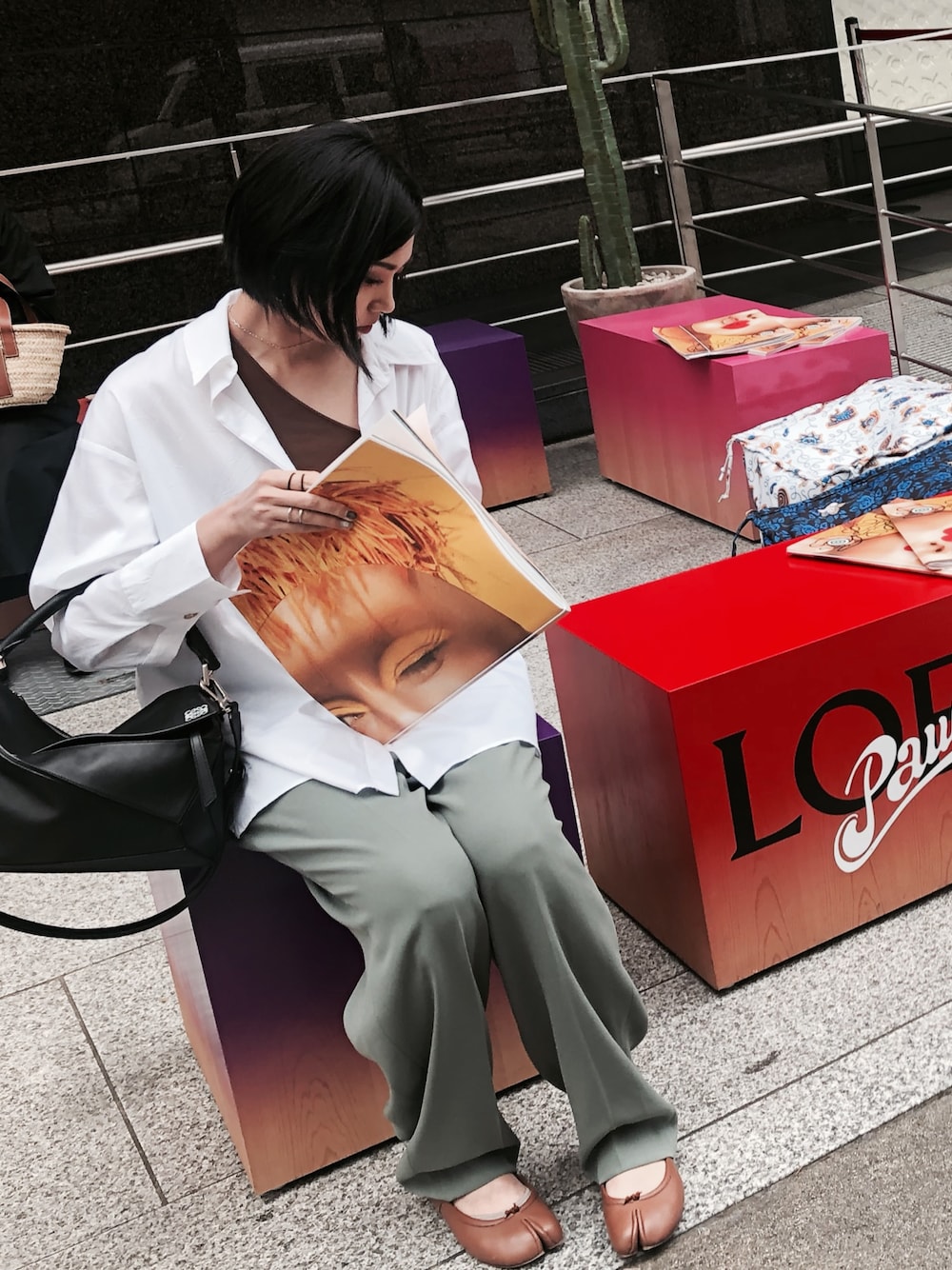 「大人トレンドカジュアル、秋のカフェオレコーデ、おしゃれさんと繋がりたい、シャツスタイル、TODAYFUL、united arrows、ROKU、rokubeauty&youth、Maison Martin Margiela、足袋バレエ」｜「Maison MargielaのMaison Margiela - Tabi フラットシューズ - women - カーフレザー/レザー - 41（バレエシューズ、ブラウン系）」を使った、YURI NAKAMURAさん（レディース・159cm）の秋コーディネートの1枚目の写真