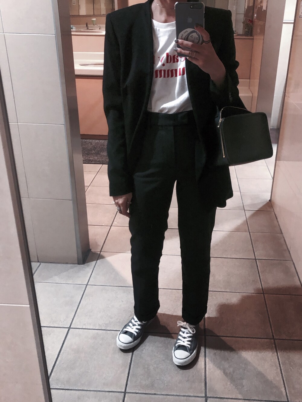 「大人トレンドカジュアル、セットアップ、セットアップスタイル、セットアップ風、GU、ザラ、ZARA、black、converse、コンバース」｜「ZARAのアイテム（テーラードジャケット、ブラック系）」を使った、YURI NAKAMURAさん（レディース・159cm）の秋コーディネートの1枚目の写真