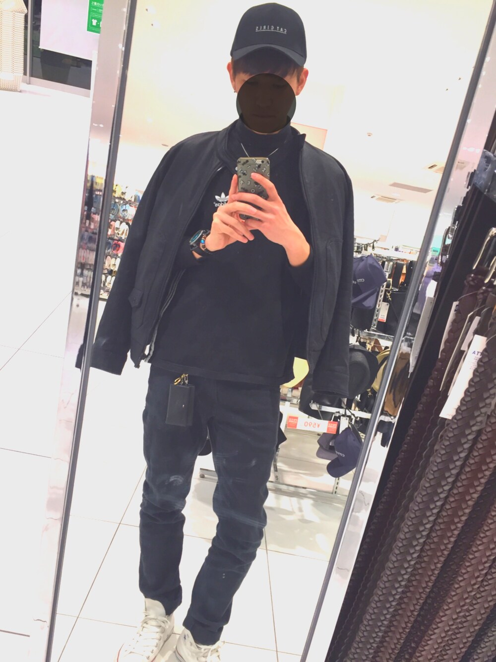 「黒、シンプル、全身黒、白スニーカー、Diesel、シンプルコーデ、おしゃれさんと繋がりたい、雨の日コーデ、キャップ」｜「UNION STATIONのネオレザーシングルライダースジャケット（ライダースジャケット、ブラック系）」を使った、iguchi ryomaさん（メンズ・180cm）の夏コーディネートの1枚目の写真