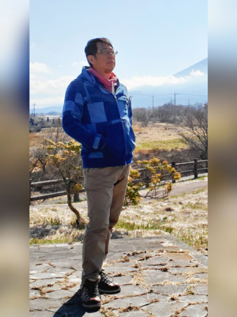 「アウトドア系」｜「Good Onのアイテム（パーカー、ブルー系）」を使った、よっし～さん（メンズ・178cm）の春コーディネートの1枚目の写真