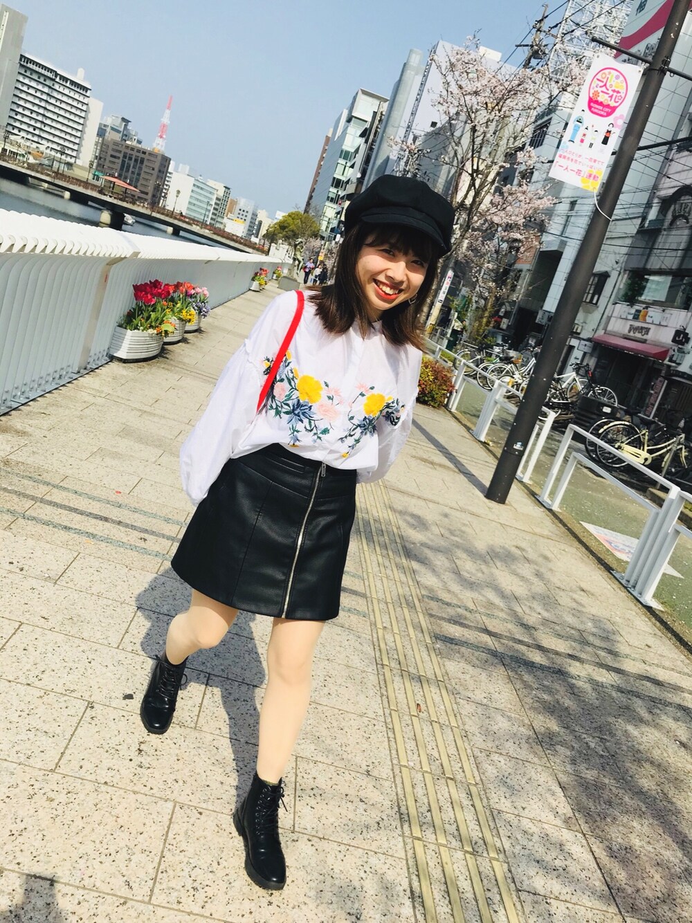 「春コーデ、おでかけ、黒、ブラウス、ZARA、Bershka」｜「ZARAのアイテム（シャツ/ブラウス、ホワイト系）」を使った、ゆきこさん（レディース・153cm）の春コーディネートの1枚目の写真