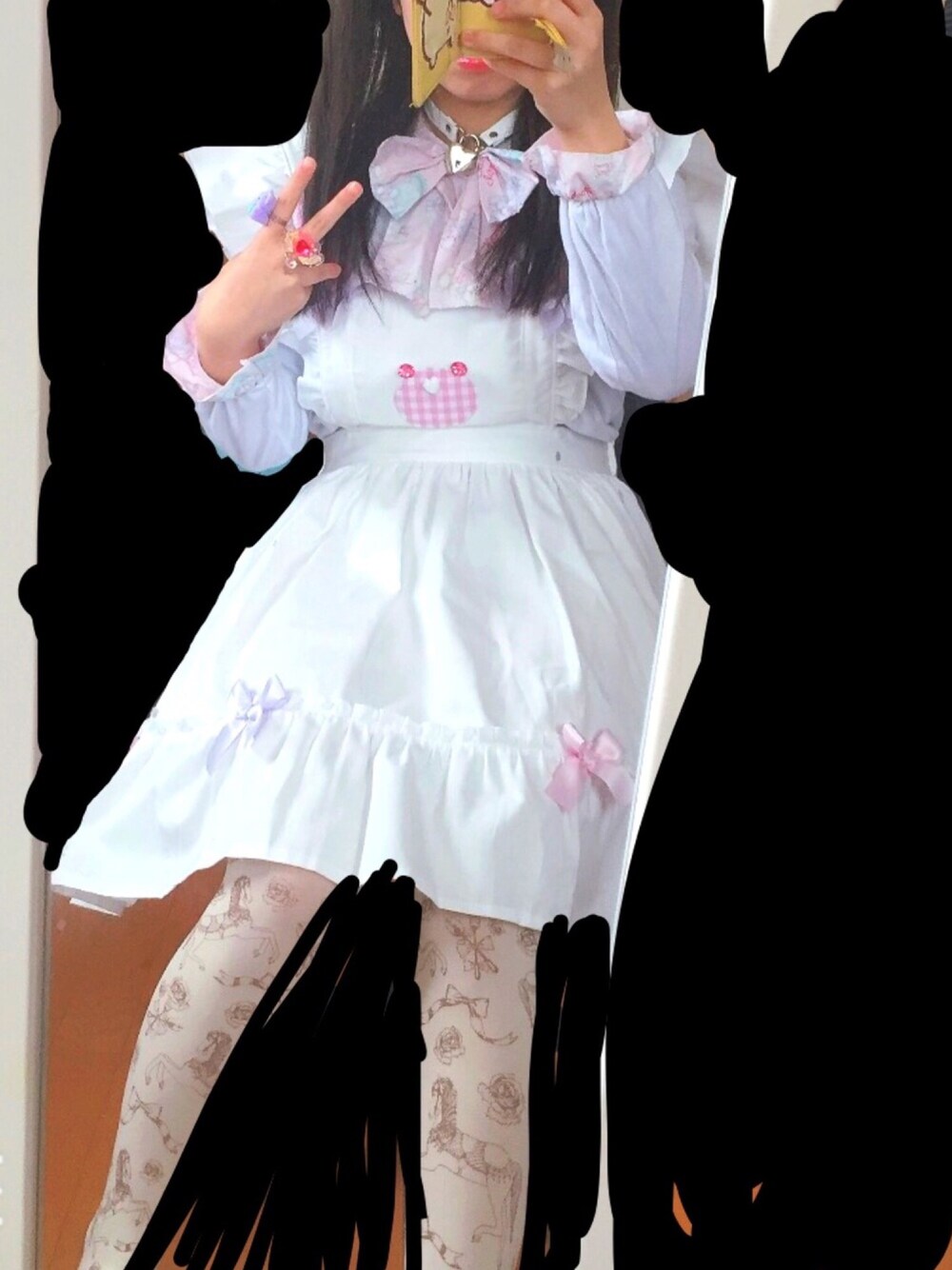 「休日スタイル、ホワイト、ファンシー、ゆめかわいい、ナイルパーチ、うさぎ、ジャンパースカート、ロリータ、キュート、原宿」｜「Nile PERCHのアイテム（ジャンパースカート、ホワイト系）」を使った、ゅさん（レディース・155cm）の冬コーディネートの1枚目の写真