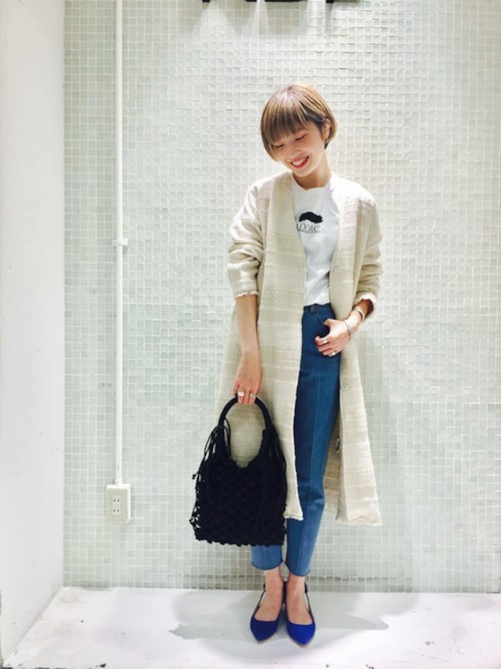 「デニム、パンプス、ロゴT、ツイード、KBF、大人カジュアル、スプリングコート、春コーデ」｜「KBFのKBF センタープレスデニム（デニムパンツ、ブルー系）」を使った、momoさん（レディース・162cm）の春コーディネートの1枚目の写真