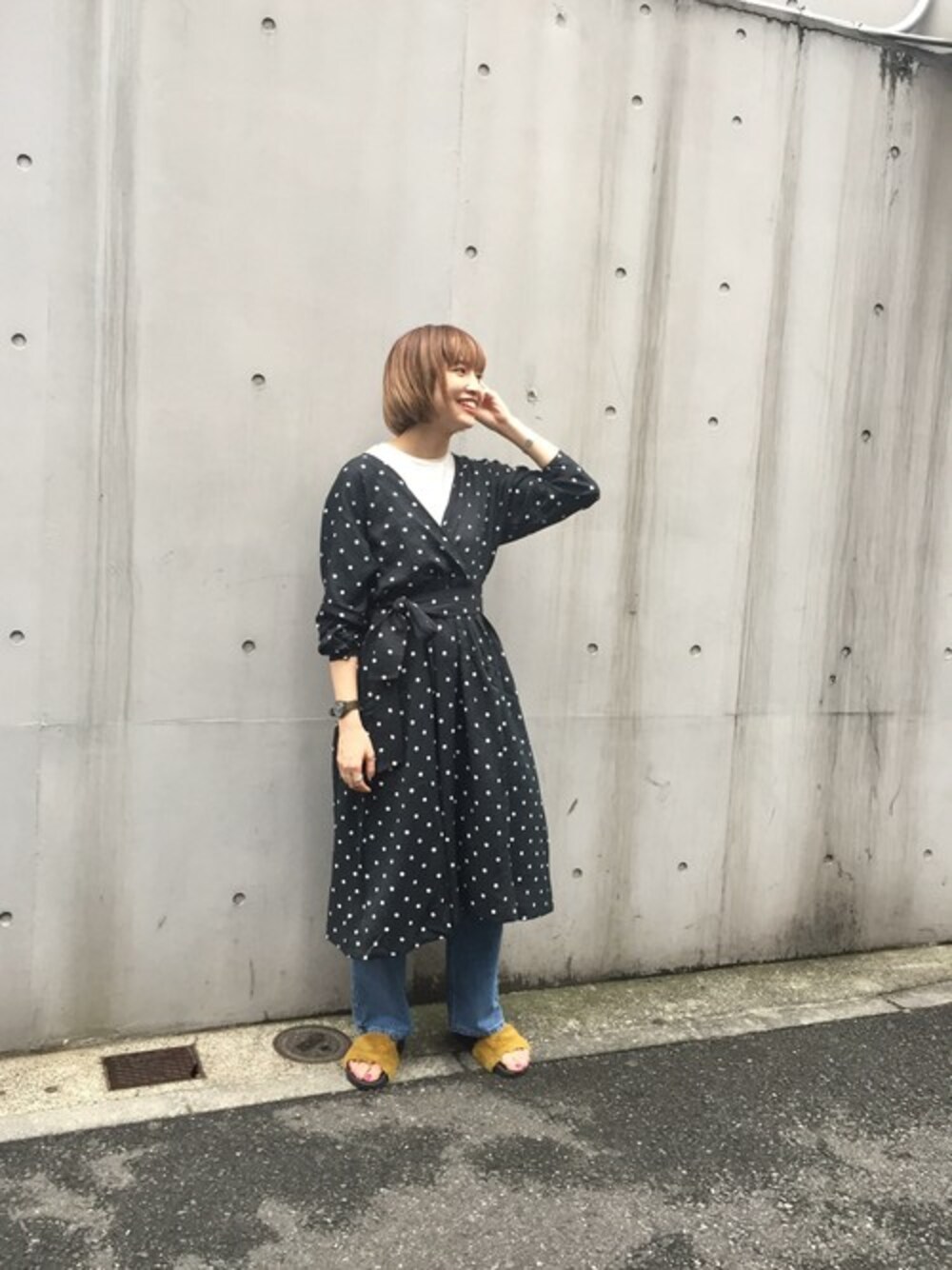 「デニム、ワンピース、KBF、秋のコーデ、ドット、レイヤードスタイル、ファーサンダル、UR20th_KBF」｜「KBFの2WAYドットワンピース（ワンピース、ブラック系）」を使った、momoさん（レディース・162cm）の夏コーディネートの1枚目の写真