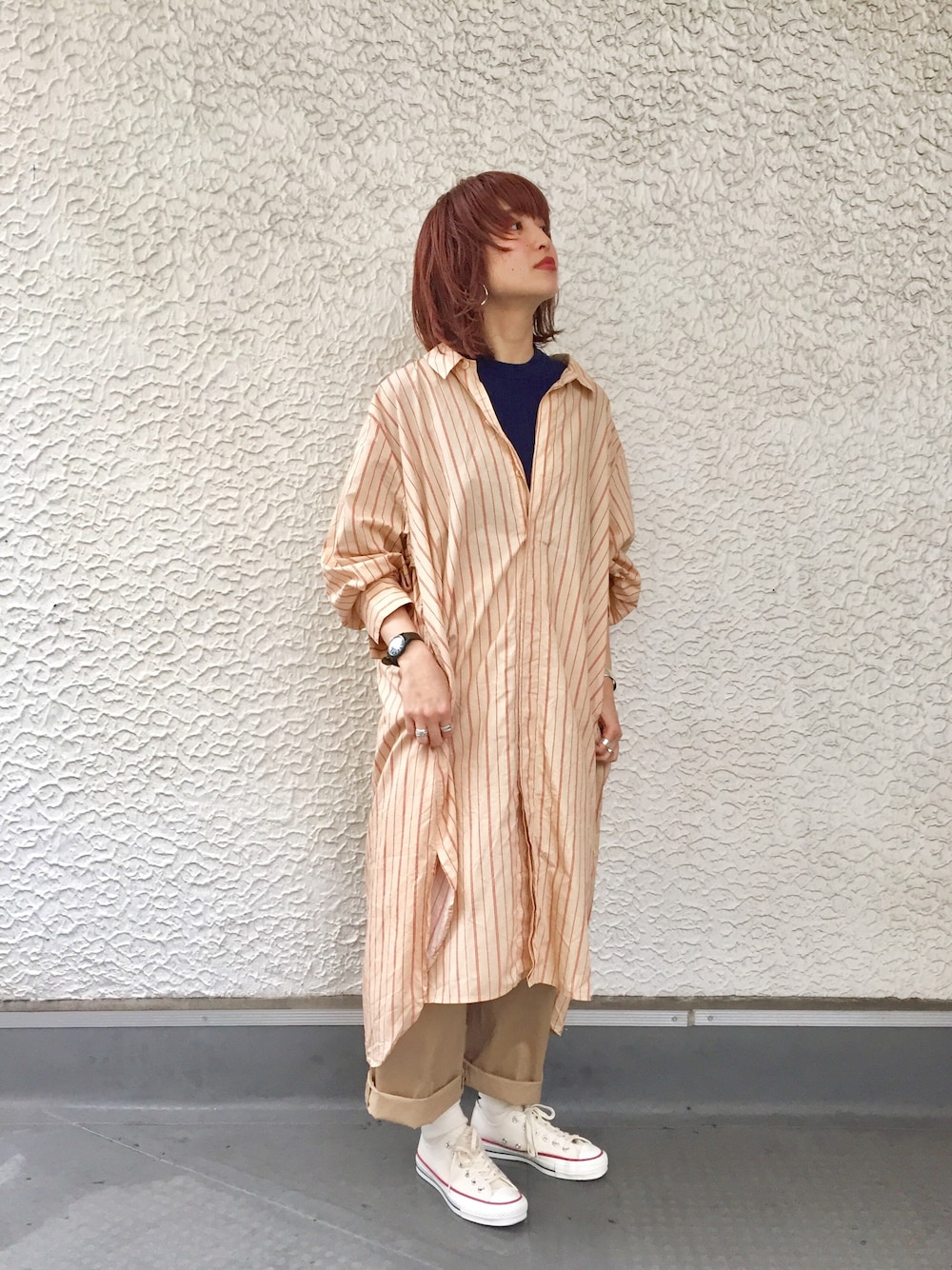 「春コーデ、カジュアル、KBF、Steven Alan、converse、シャツワンピ、チノパン、ストライプ、スニーカー」｜「KBFのデザインスリーブシャツワンピース（ワンピース、ベージュ系）」を使った、momoさん（レディース・162cm）の春コーディネートの1枚目の写真