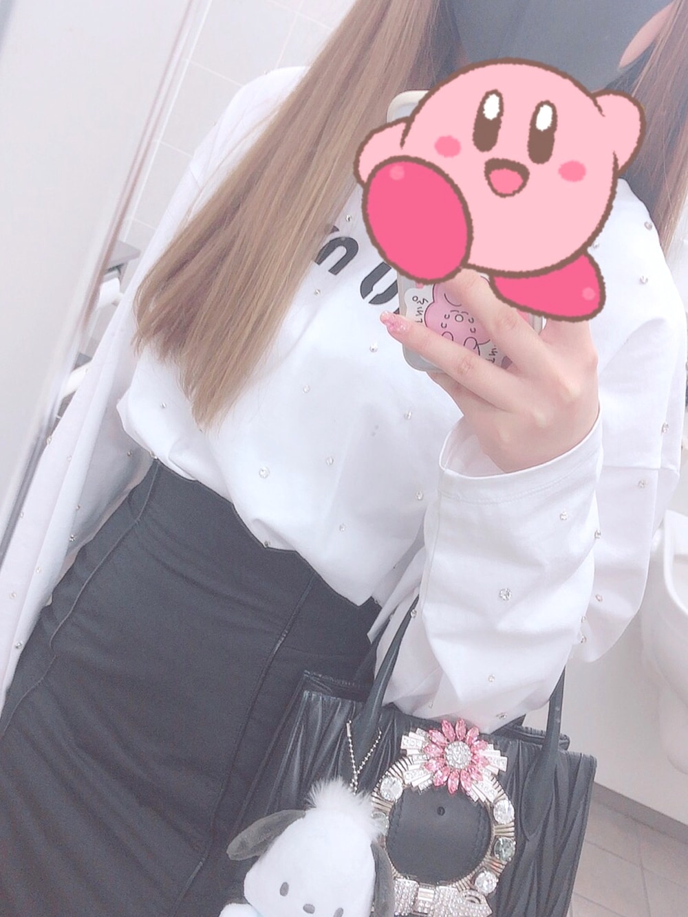 「春コーデ、休日コーデ、きれいめカジュアル、オトナ女子、シンプルコーデ、デートコーデ、MIUMIU、MIIA」｜「miu miuのアイテム（Tシャツ/カットソー、ホワイト系）」を使った、__spch1207__さん（レディース・157cm）の春コーディネートの1枚目の写真