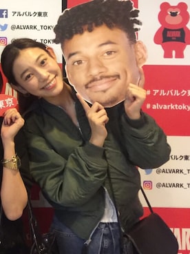 「JOHN LAWRENCE SULLIVAN」｜「アイテム（ミリタリージャケット）」を使った、阿久津ゆりえさん（レディース・167cm）の春コーディネート