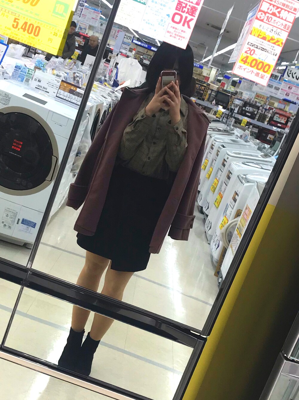 「冬、−6℃、コートスタイル、ソックス➕ブーツ、韓国ファッション」｜「earth music&ecologyの・ラップミニスカート（スカート、ブラック系）」を使った、果さん（レディース・162cm）の冬コーディネートの1枚目の写真