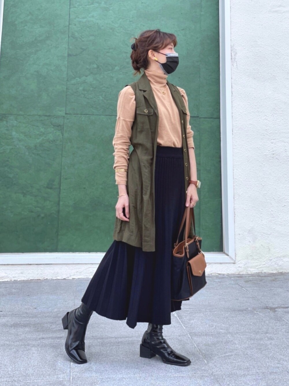 「ootd、私の推しブランド、私服、短靴、長裙、百褶裙、日系極簡」｜「MK MICHEL KLEINのアイテム（バッグ、ブラック系）」を使った、LCさん（レディース・158cm）の冬コーディネートの1枚目の写真