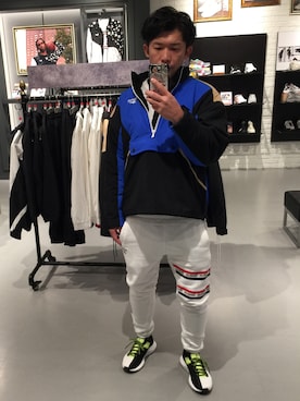 「ホワイトパンツ」｜「アイテム（ナイロンジャケット）」を使った、シャーマンキングさん（メンズ・175cm）の冬コーディネート