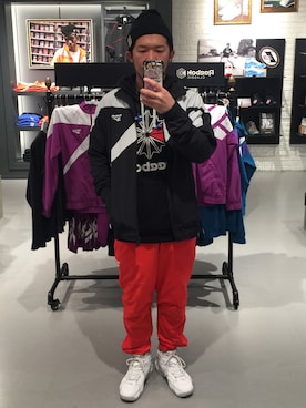「スタッフコーデ」｜「アイテム（ナイロンジャケット）」を使った、シャーマンキングさん（メンズ・175cm）の春コーディネート