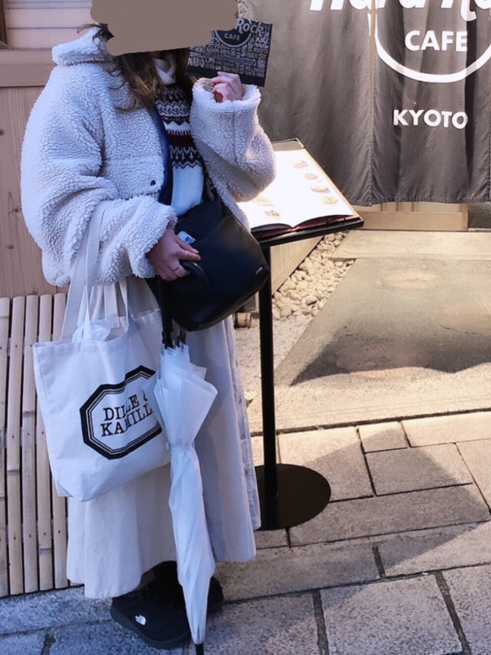 「モコモコアウター、hardrockcafe、ハードロックカフェ」｜「THE NORTH FACEのTHE NORTH FACE/ザ ノース フェイス　NSE Traction Lite Moc/ヌプシ トラクション ライト モック（その他シューズ、ブラック系）」を使った、🌝さん（レディース・161cm）の春コーディネートの1枚目の写真