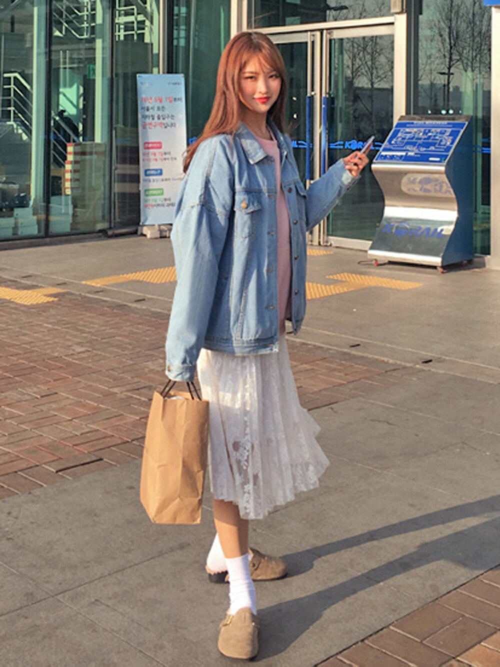 「 デニム、 レース、 レーススカート、 Gジャン、 韓国、 韓国ファッション、 オルチャン、 オルチャンファッション、ラブラブミー」｜「レースプリーツSK （スカート、ホワイト系）」を使った、luvluvme.jpさん（レディース・169cm）の冬コーディネートの1枚目の写真