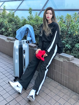 「ブラック×ホワイト」｜「アイテム（スウェット）」を使った、luvluvme.jpさん（レディース・163cm）の春コーディネート