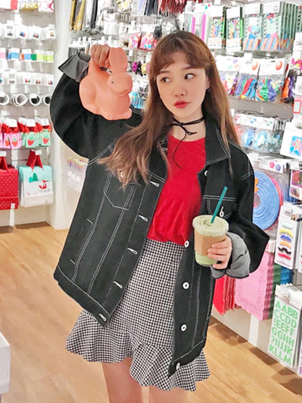 「ベーシック、デニムジャケット、オーバーサイズ、プチプラ、ootd、デイリーカジュアル、オルチャンファッション、韓国ブランド、韓国ファッション、ラブラブミー」｜「ダブルユーデニムJK（デニムジャケット、ブラック系）」を使った、luvluvme.jpさん（レディース・166cm）の春コーディネートの1枚目の写真