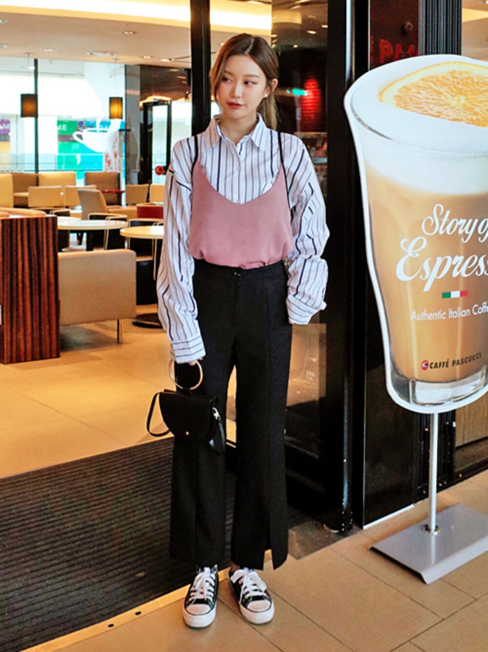 「ベーシック、スラックス、ビスチェ、ストライプシャツ、大人コーデ、モード、ootd、韓国ブランド、韓国ファッション、ラブラブミー」｜「ドミノストライプシャツ（シャツ/ブラウス、ブルー系）」を使った、luvluvme.jpさん（レディース・163cm）の春コーディネートの1枚目の写真