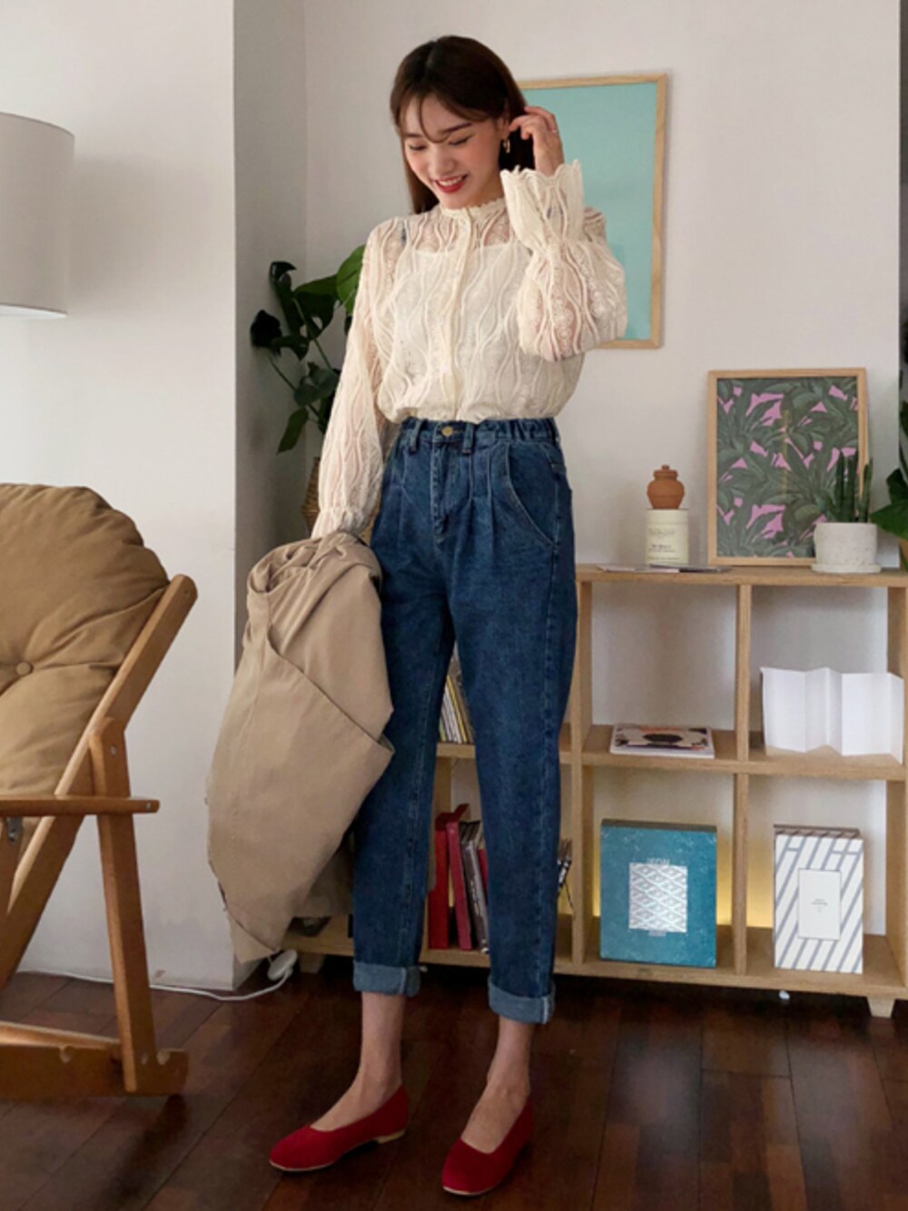 「デニム、ブラウス、デニムパンツ、きれいめカジュアル、ootd、daily look、レーストップス、オトナカジュアル、韓国ブランド、韓国ファッション」｜「グローアップデニムP （デニムパンツ、ブルー系）」を使った、luvluvme.jpさん（レディース・166cm）の冬コーディネートの1枚目の写真