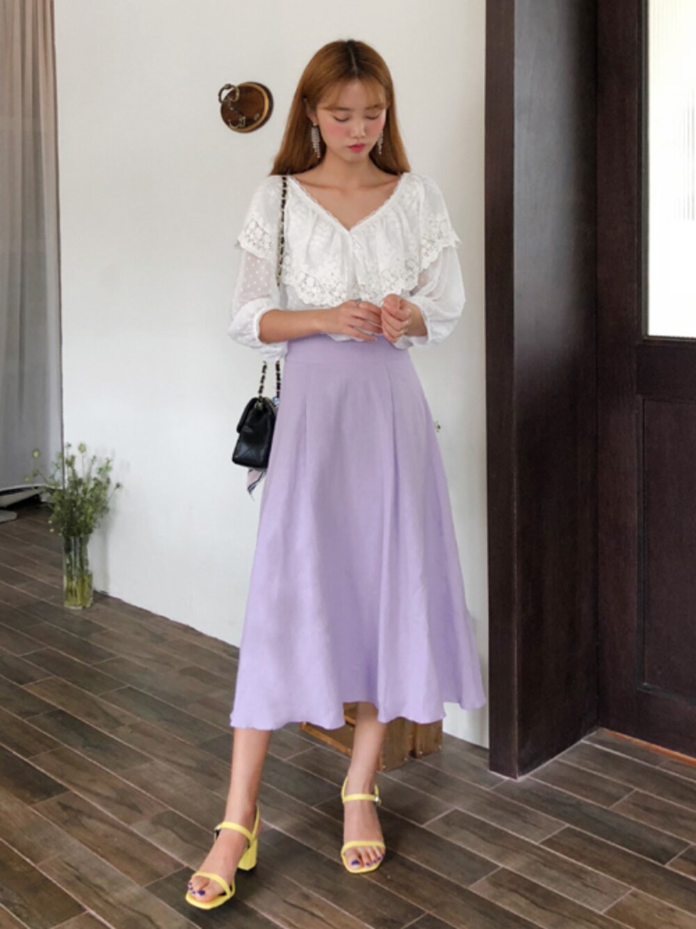 「ブラウス、スカート、フリル、大人カジュアル、Aライン、きれいめカジュアル、ootd、daily look、韓国ブランド、韓国ファッション」｜「リバープレイスBL（シャツ/ブラウス、ホワイト系）」を使った、luvluvme.jpさん（レディース・165cm）の夏コーディネートの1枚目の写真