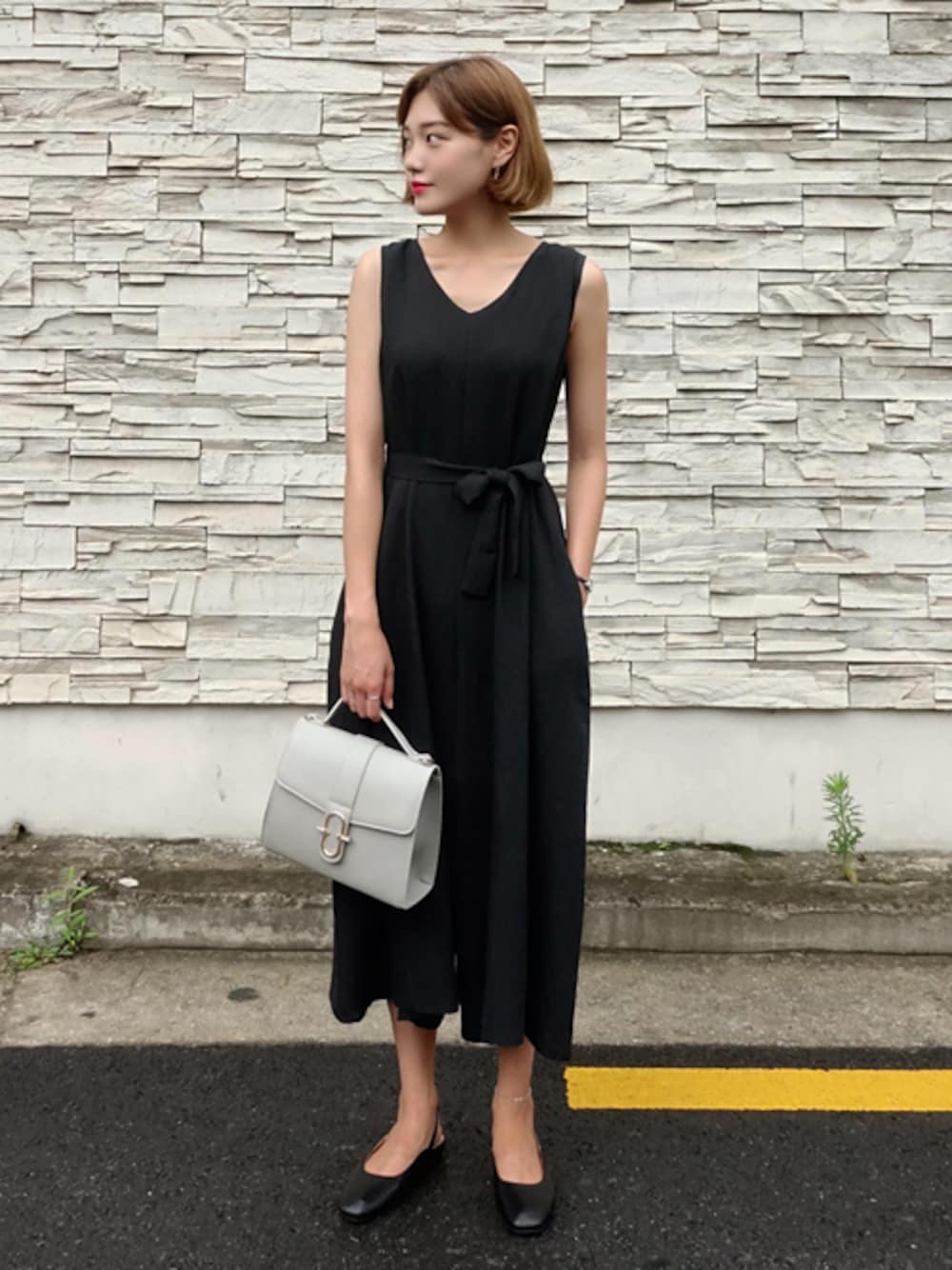 「シンプル、サロペット、オールインワン、大人カジュアル、プチプラ、きれいめカジュアル、ootd、daily look、韓国ブランド、韓国ファッション」｜「モダントーンジャンプスーツ （サロペット/オーバーオール、ブラック系）」を使った、luvluvme.jpさん（レディース・166cm）の夏コーディネートの1枚目の写真