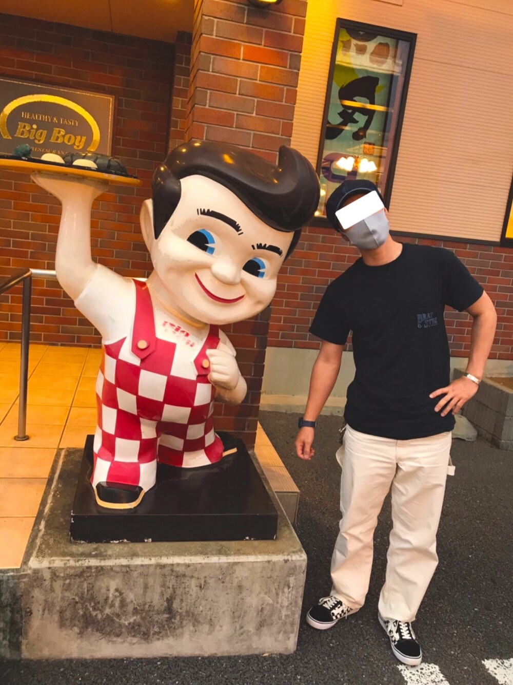 「アメカジ、ペインターパンツ、VANS」｜「ETERNALのアイテム（ハンチング/ベレー帽、ブルー系）」を使った、4'sさん（メンズ・173cm）の夏コーディネートの1枚目の写真
