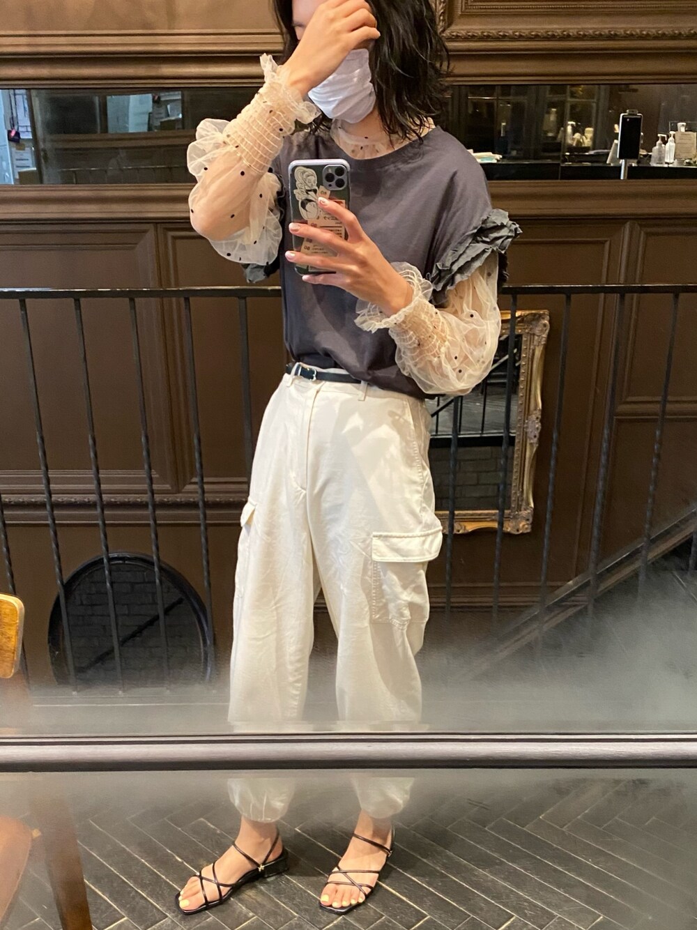 「ZARA、シースルー、シアートップス、プチプラコーデ、パンツコーデ、プチプラ、ユニクロ、高身長女子、ママコーデ」｜「UNIQLOのルーズフィットカーゴジョガーパンツ（丈長め71cm）（その他パンツ、ホワイト系）」を使った、(n)さん（レディース・166cm）の夏コーディネートの1枚目の写真