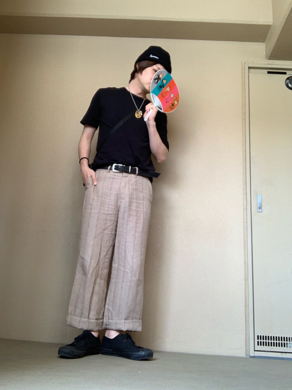 「今日の僕、漫画みたいにいかない、オーラリー、マルジェラ」｜「AURALEEのアイテム（スラックス、ベージュ系）」を使った、moto miniさん（メンズ・170cm）の夏コーディネートの1枚目の写真