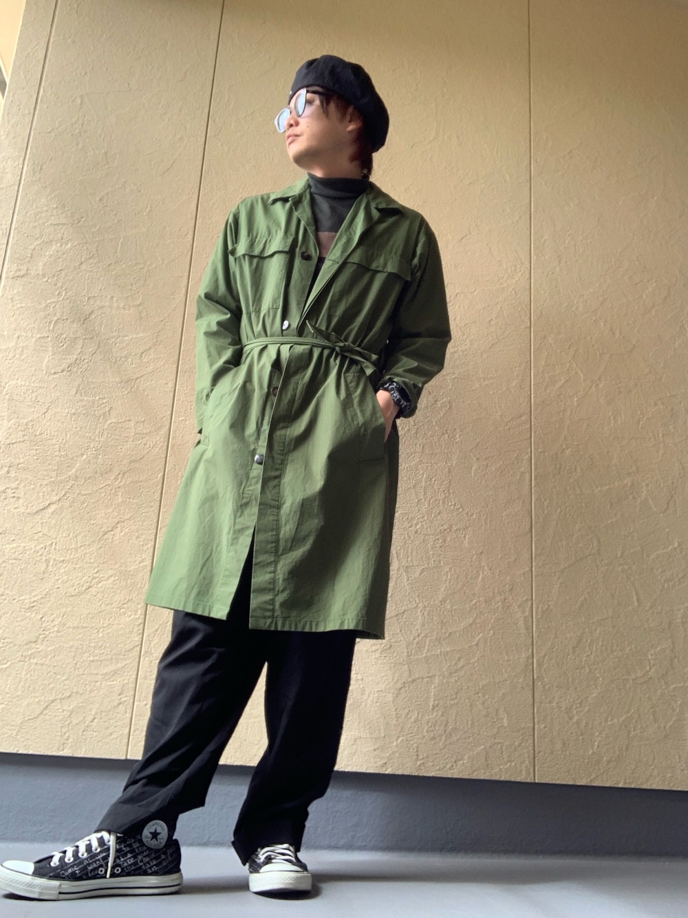 「ウミットベナン、converse、COMME des GARCONS、kolor、秋のコーデ」｜「umit benanのアイテム（トレンチコート、グリーン系）」を使った、moto miniさん（メンズ・171cm）の秋コーディネートの1枚目の写真