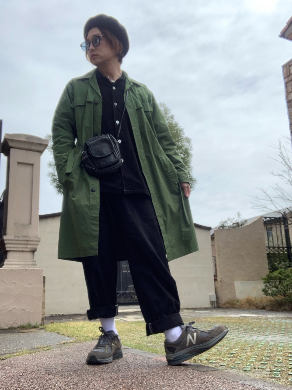 「UMIT BENAN、セットアップ、ヴィンテージ、90年代、COMME des GARCONS、ニューバランス2040、Aeta」｜「umit benanのアイテム（トレンチコート、グリーン系）」を使った、moto miniさん（メンズ・171cm）の春コーディネートの1枚目の写真