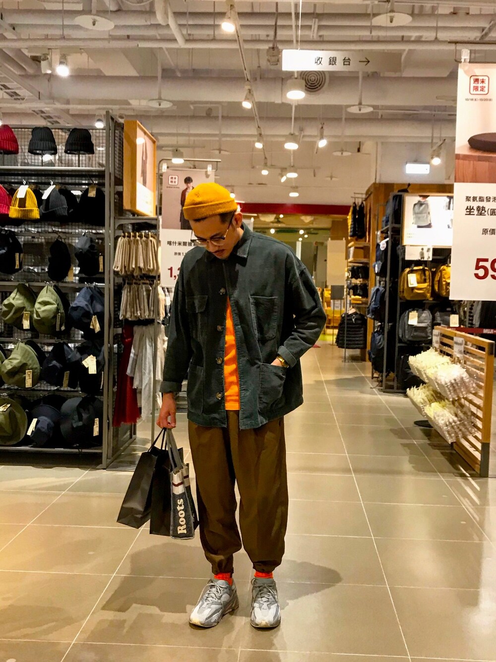 「ootd、無印良品」｜「adidasのアイテム（スニーカー、グレー系）」を使った、Yuanさん（メンズ・173cm）の秋コーディネートの1枚目の写真