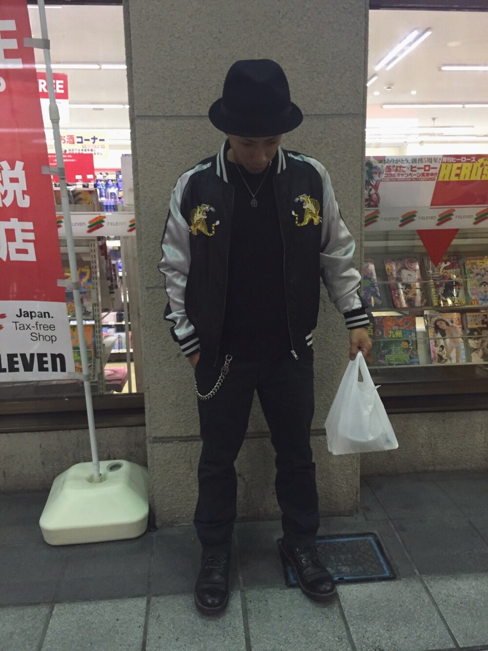 「CRIMIEの完売JERRY FIT STRETCH PANTS DRILL CHINO（チノパンツ、ブラック系）」を使った、takanoriさん（メンズ・162cm）の冬コーディネートの1枚目の写真