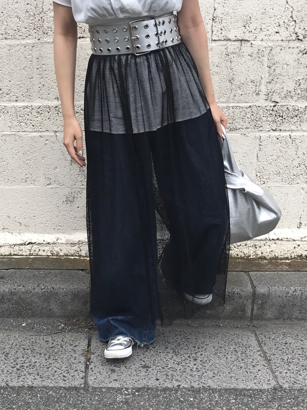 「ootd、シースルー、シルバー、デニム、スカート、コンバース、ベルト」｜「ROSE BUDの(P.P)R1571-485KK（シャツ/ブラウス、ホワイト系）」を使った、ramさん（レディース・158cm）の春コーディネートの1枚目の写真