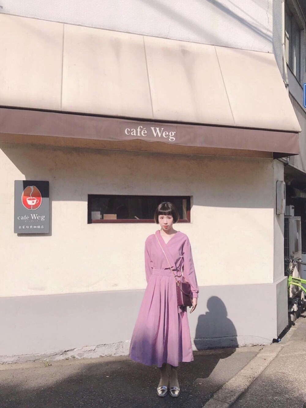 「大阪、道頓堀、結婚式、女子_OSAKA」｜「warm studioのアイテム（メッセンジャーバッグ、パープル系）」を使った、min.min.さん（レディース・158cm）の春コーディネートの1枚目の写真