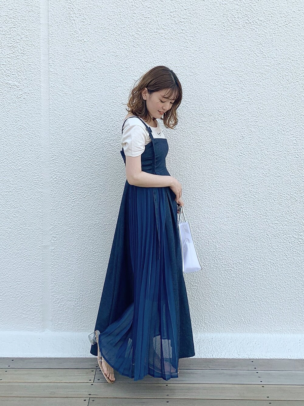 「シンプル、キャミワンピ、今日のコーデ、低身長コーデ、夏、白Tシャツ、レイヤードスタイル」｜「Chicoの刺繍チビフレンチT（Tシャツ/カットソー、ホワイト系）」を使った、ゆきまるさん（レディース・152cm）の春コーディネートの1枚目の写真