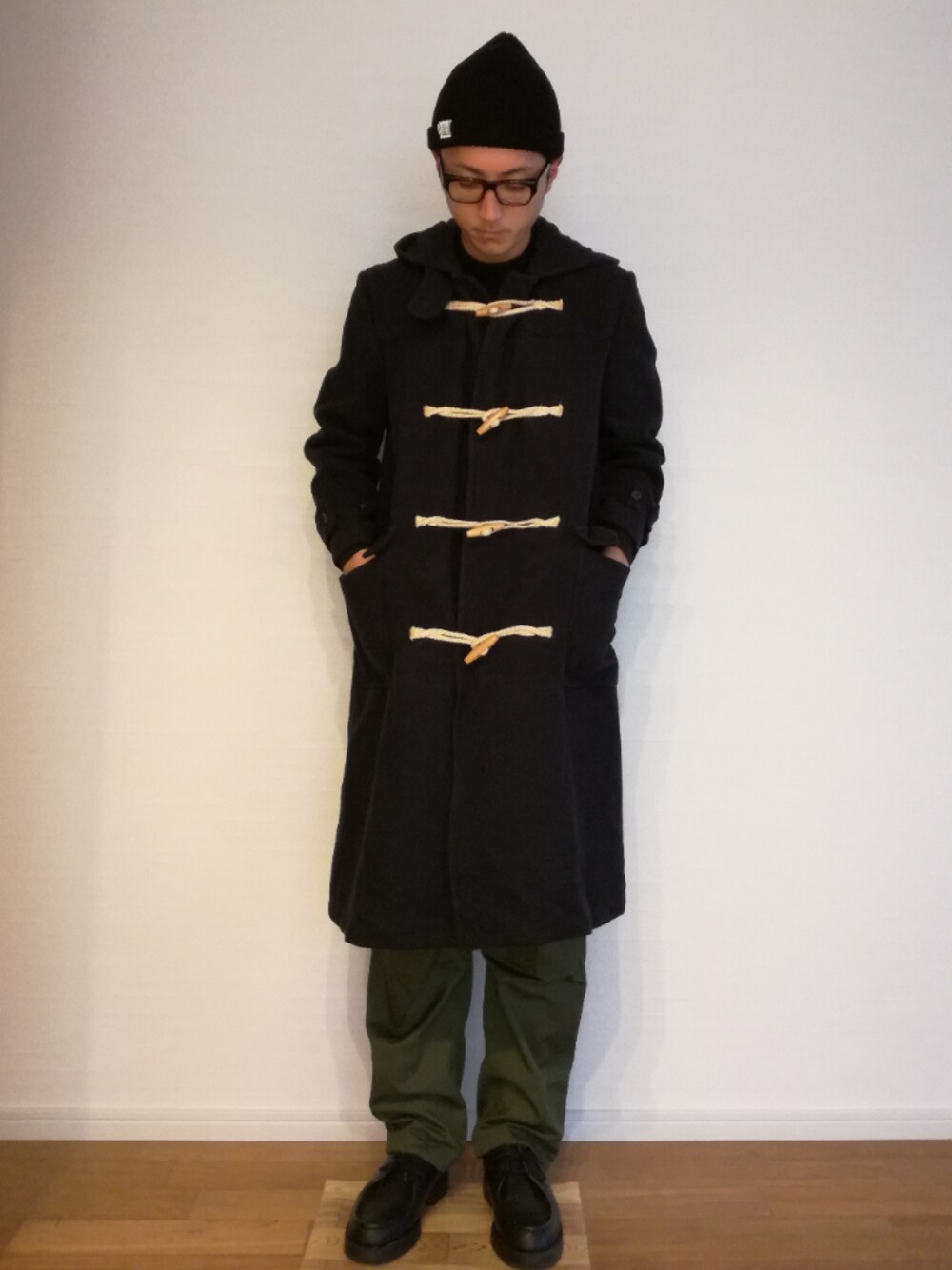 「ダッフルコート、ニット帽、ニットキャップ、ミリタリーパンツ、革靴、ロングコート、古着、vintage」｜「B:MING by BEAMSのビーミング by ビームス / USA ワッチキャップ（ニットキャップ/ビーニー、ブルー系）」を使った、SAIさん（メンズ・178cm）の冬コーディネートの1枚目の写真