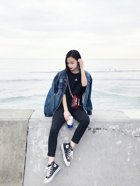「MARC JACOBS（マークジェイコブス）のアイテム（ショルダーバッグ）」を使った、ARISAさん（レディース・157cm）の春コーディネート