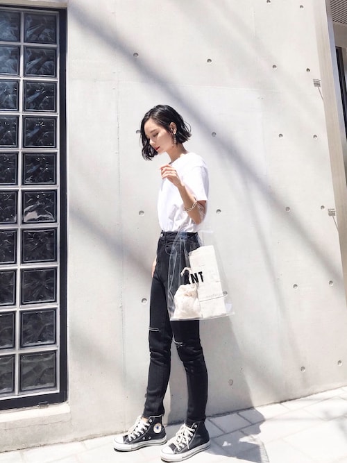 白Tシャツ 夏コーデ
