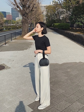 「アイテム（シューズ、ホワイト系）」を使った、ARISAさん（レディース・157cm）の春コーディネート