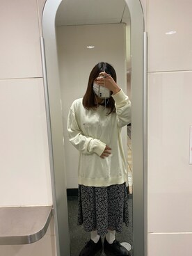 「TOMMY HILFIGER（トミーヒルフィガー）のアイテム（ニット/セーター、ホワイト系）」を使った、sayakafukunagaさん（レディース・161cm）の春コーディネート