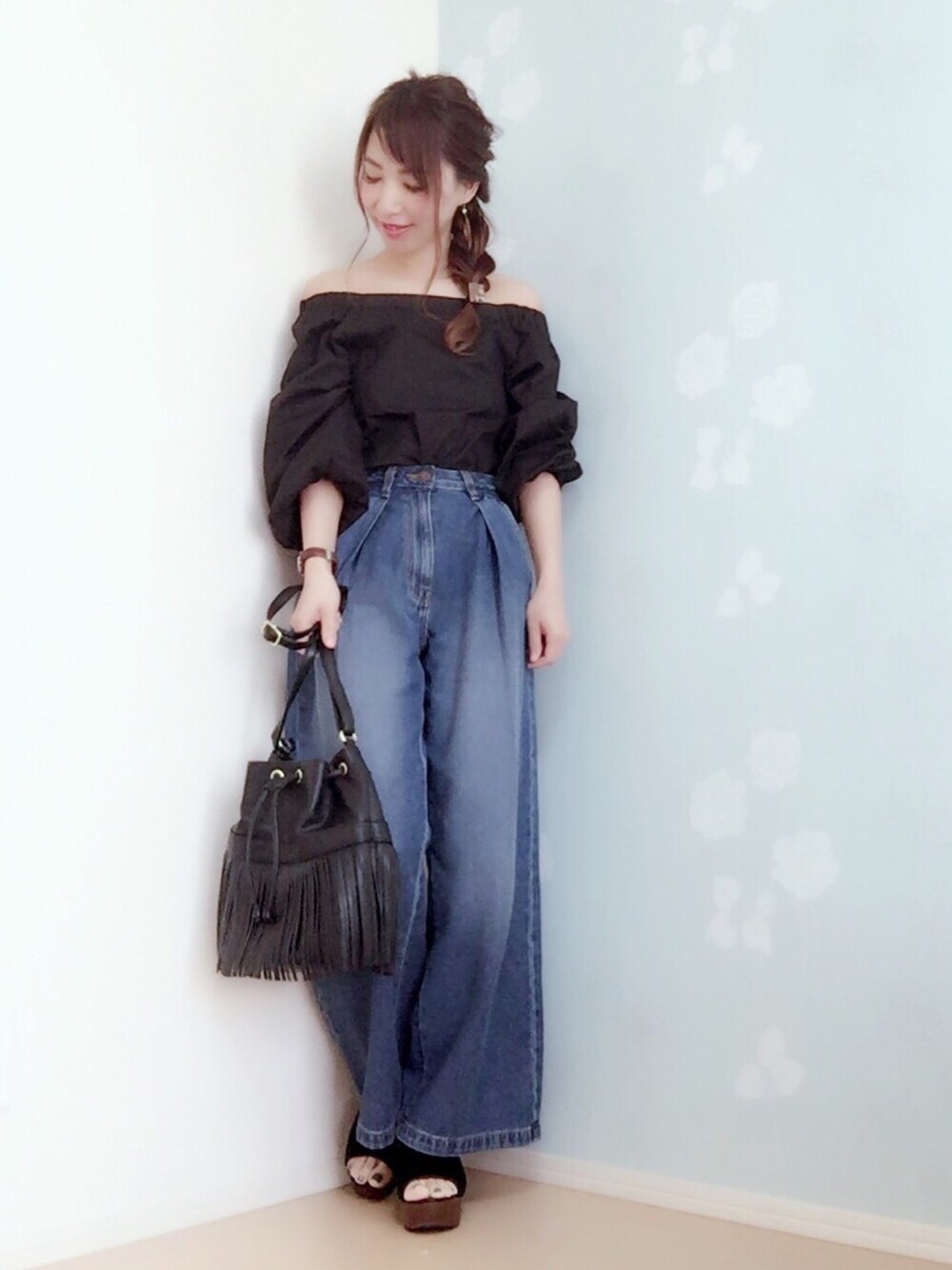 「オトナカジュアル、春コーデ、JELLY BEANS、サンダル、オフショル、プチプラ、Daniel Wellington、もんげー岡山会」｜「WEGOのWEGO/ボリュームパフオフショルダーブラウス（シャツ/ブラウス、ブラック系）」を使った、MIKUさん（レディース・158cm）の春コーディネートの1枚目の写真