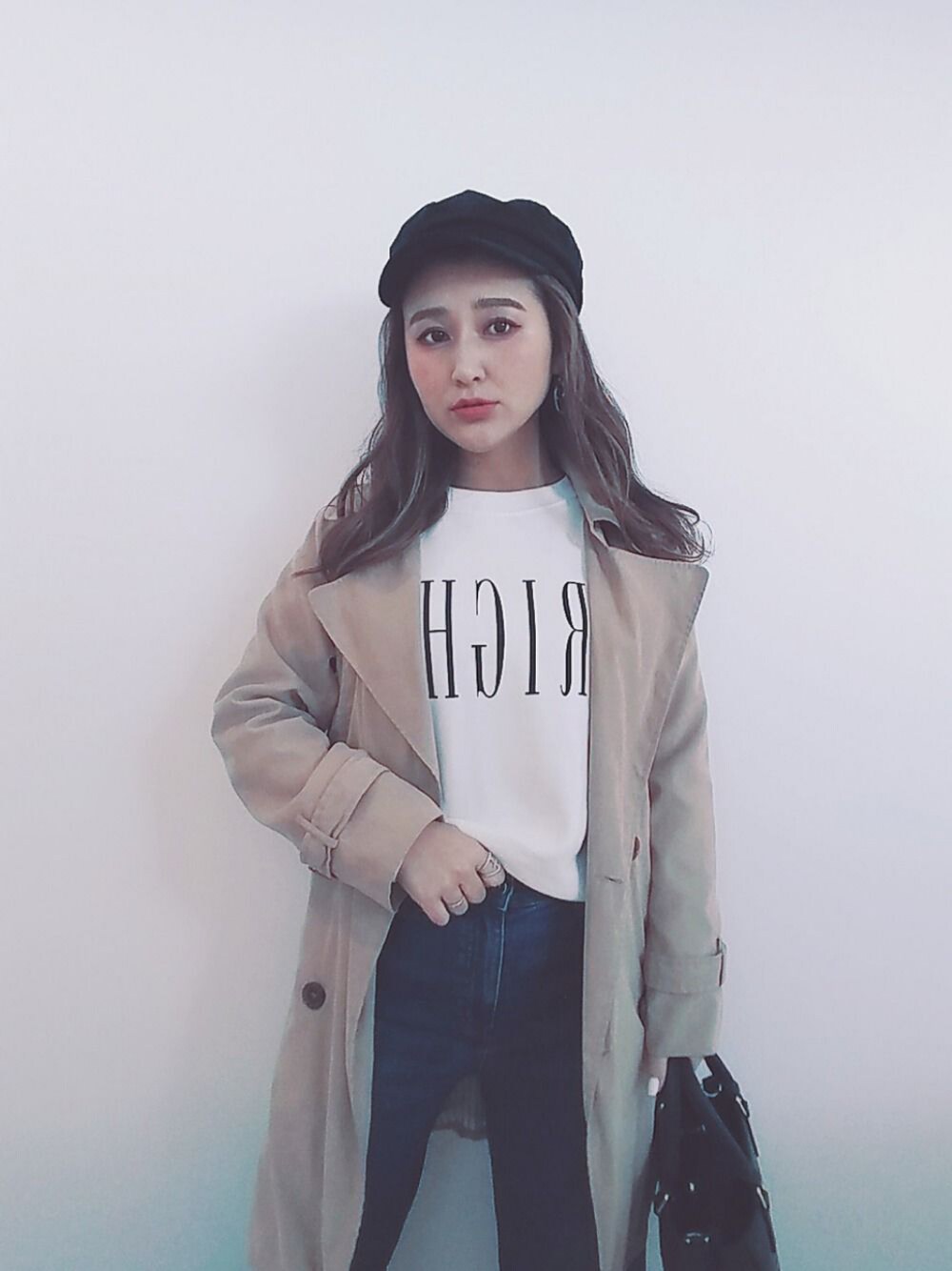 「シンプルコーデ、春コーデ、いいね、save、フォローお願いします🤑、トレンチコート、キャスケット、低身長、ママコーデ、ロゴスウェット、カジュアルコーデ、おしゃれさんと繋がりたい」｜「GUのアイテム（スウェット、ホワイト系）」を使った、MANAMI☪さん（レディース・156cm）の春コーディネートの1枚目の写真