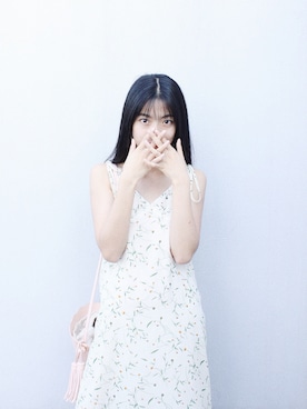 「V（ブイ）のアイテム」を使った、魚漫姗さん（レディース・158cm）の春コーディネート