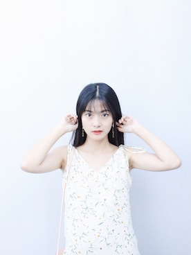 「V（ブイ）のアイテム」を使った、魚漫姗さん（レディース・158cm）の春コーディネート