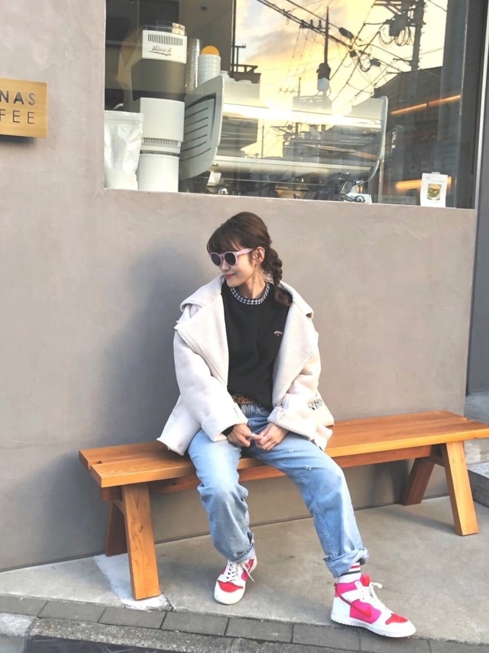 「カジュアルコーデ、ストリートMIX、NIKEスニーカー、ナイキダンク、今日のコーデ、デニム、メンズライク、冬アウター着回しチャレンジ、ストリート、スニーカー」｜「NOAHのアイテム（スウェット、ブラック系）」を使った、Y U K Aさん（レディース・154cm）の冬コーディネートの1枚目の写真