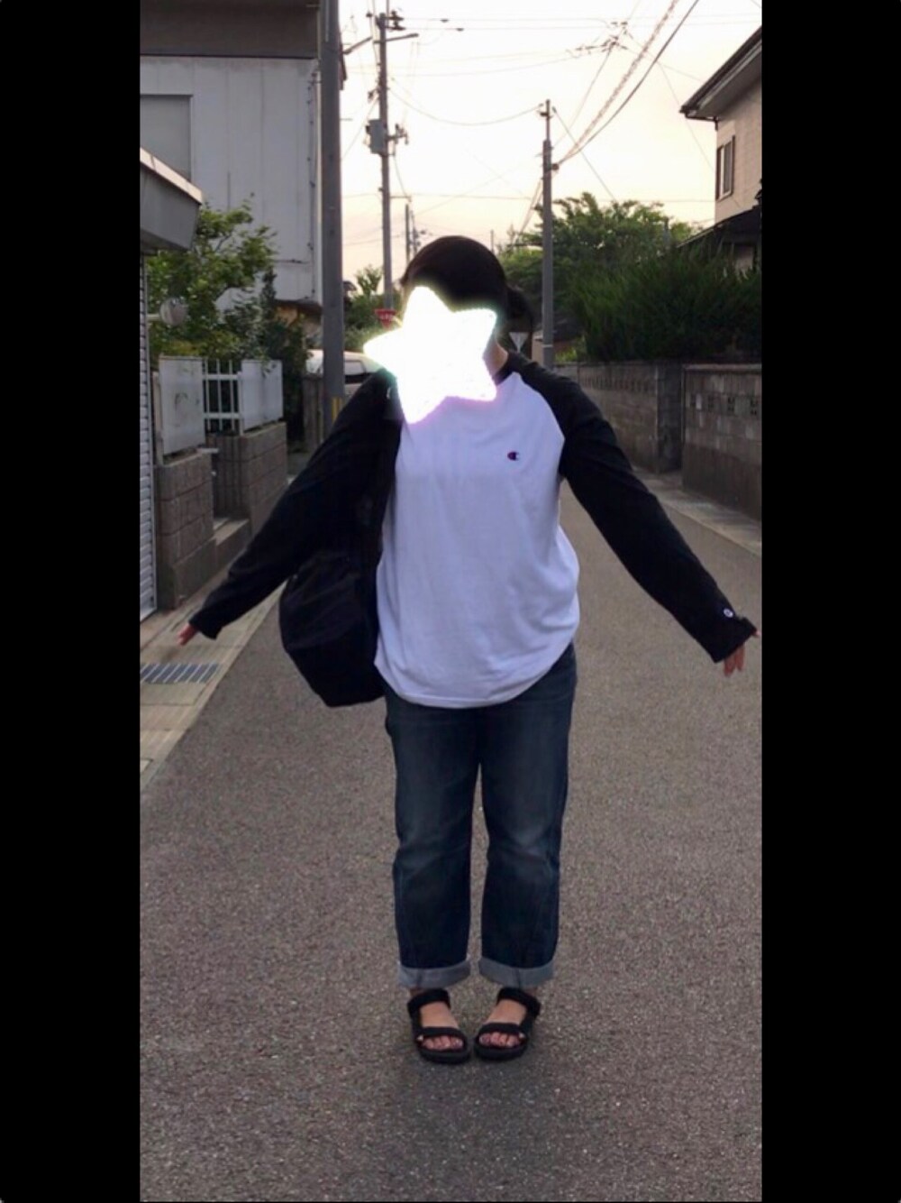 「ootd、今日のコーデ、ラグランTシャツ、動きやすさ重視、シンプルコーデ」｜「Championのチャンピオン ラグラン ベースボール ロング Tシャツ（Tシャツ/カットソー、ホワイト系）」を使った、coconatsuさん（レディース・163cm）の夏コーディネートの1枚目の写真