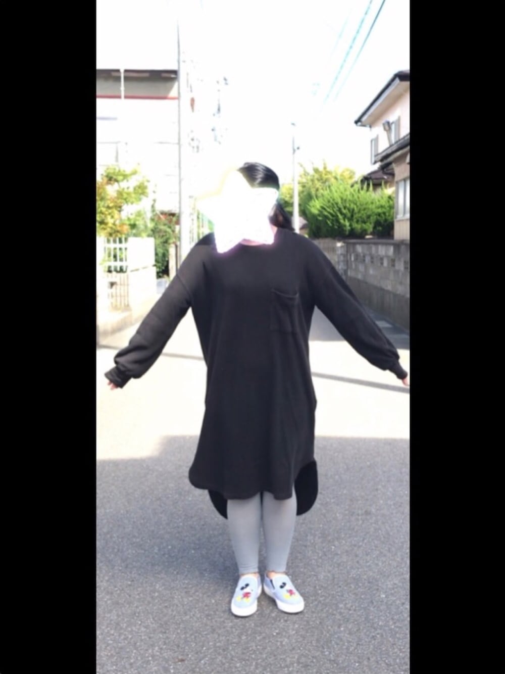 「オトナカジュアル、ゆったりコーデ、ぽっちゃり、ぽっちゃりコーデ、ぽっちゃりでもおしゃれしたい！、ぽちゃコーデ、秋、動きやすい、楽チンコーデ」｜「JEANASISの【WEB限定】サーマルBIGTワンピース/812572（ワンピース、ブラック系）」を使った、coconatsuさん（レディース・163cm）の秋コーディネートの1枚目の写真