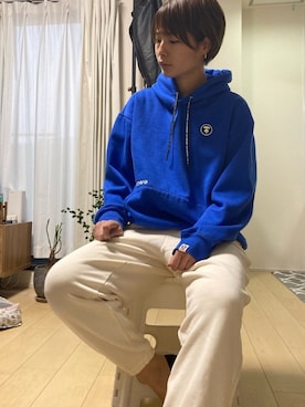 「ブルー x ホワイト」｜「アイテム（スウェットパンツ）」を使った、miyaさん（レディース・165cm）の春コーディネート