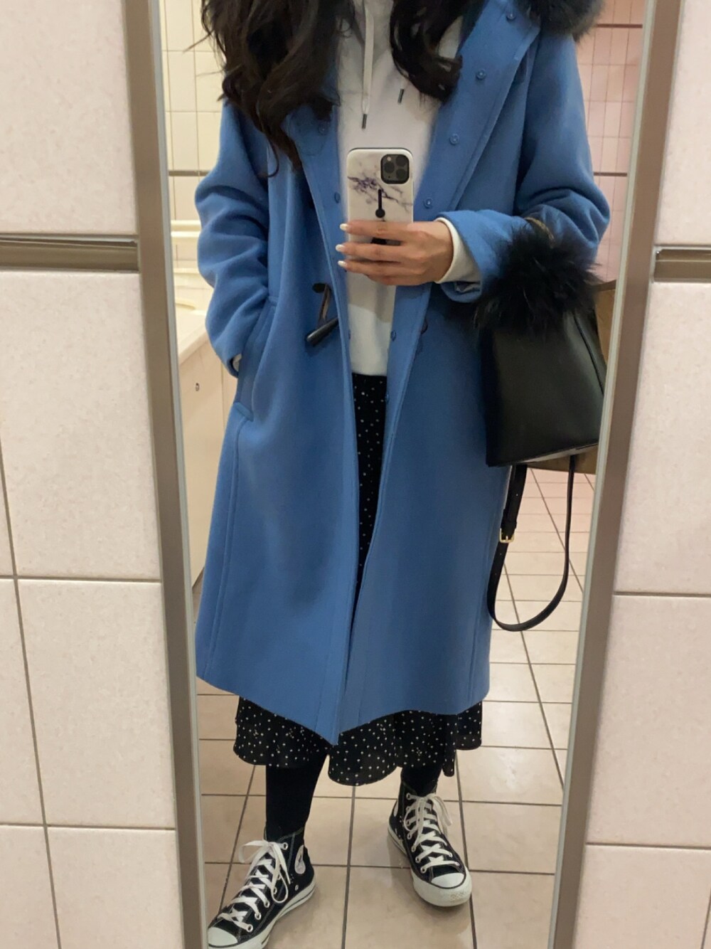「シンプルコーデ、カジュアルコーデ、winter、winterfashion」｜「SHIPSのファーダッフルコート◇（ダッフルコート、ブルー系）」を使った、SHINO.ISHIMARUさん（レディース・162cm）の春コーディネートの1枚目の写真